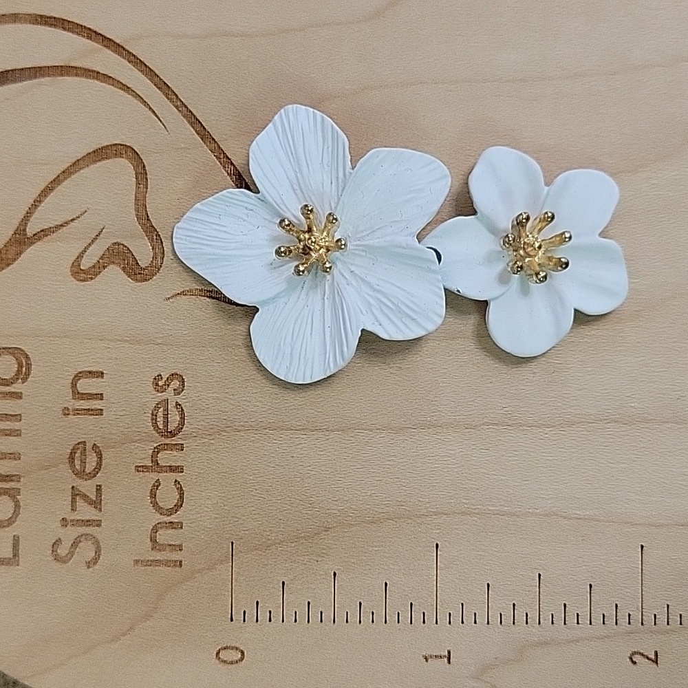 FRANGIPANI PLUMERIA HINGED DROP EARRINGS - Picture 5 of 7
